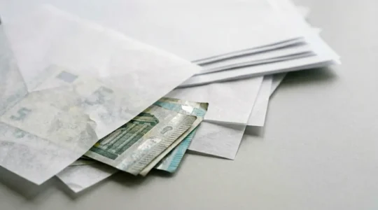 Immagine editoriale che rappresenta il concetto di risparmio fiscale attraverso le deduzioni IRPEF dimenticate