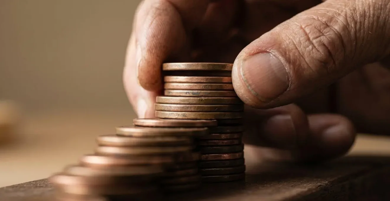 Metafora visiva della costruzione di un sistema di reddito passivo attraverso dividendi azionari